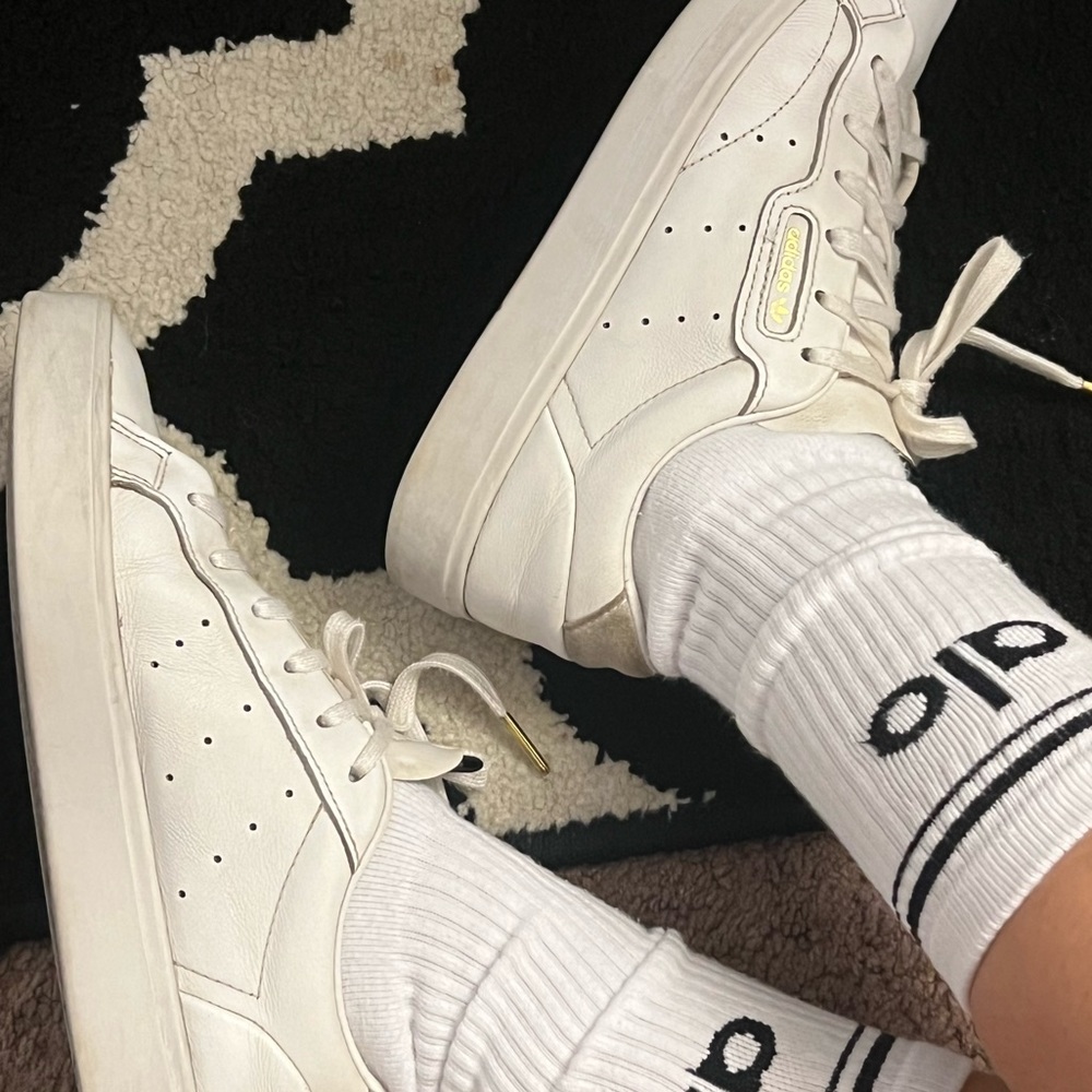 Adidas Sleek white sneakers